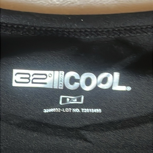 NWOT 2x Lot of 32 Degree Cool Performance Tops Women’s White & Black sz L - Picture 4 of 4